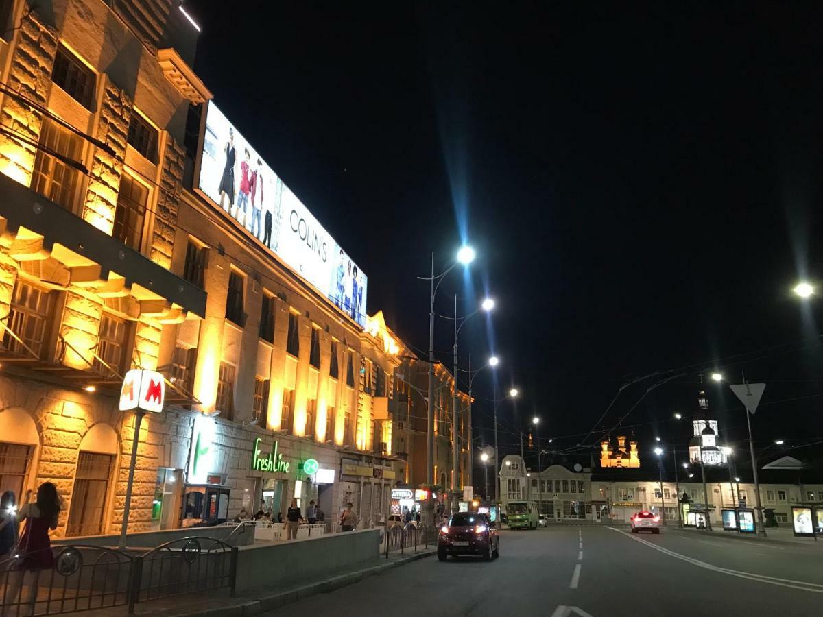 Modern Luxury Studio In The Center Of Kharkiv At Konstitutsii Square Exterior photo