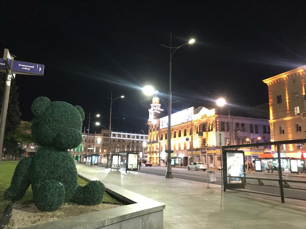 Modern Luxury Studio In The Center Of Kharkiv At Konstitutsii Square Exterior photo